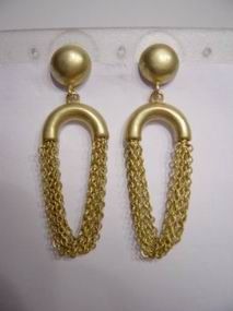 PENDIENTES MEDIO ARO CADENAS DORADO