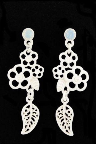 PENDIENTES FLOR HOJA BLANCO