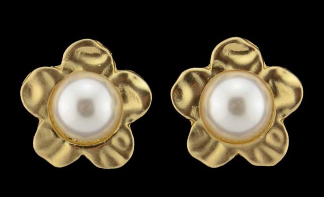PENDIENTES MATE FLOR PERLA DORADO