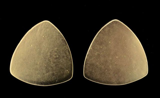 PENDIENTES TRIANGULAR DORADO