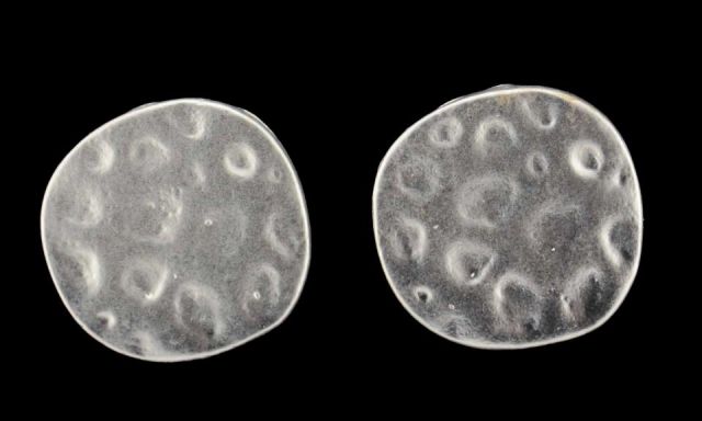 PENDIENTES CIRCULO PICADO PLATEADO