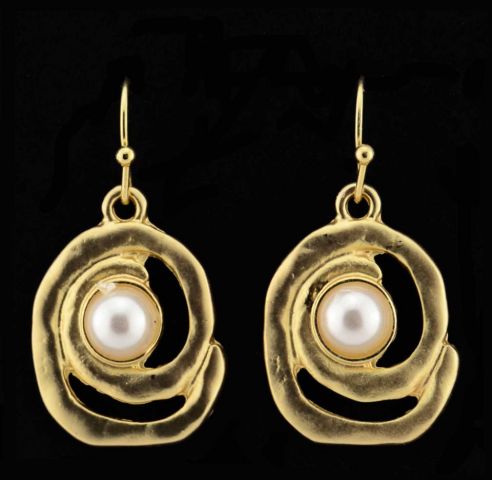 PENDIENTES ESPIRAL PERLA CENTRO DORADO
