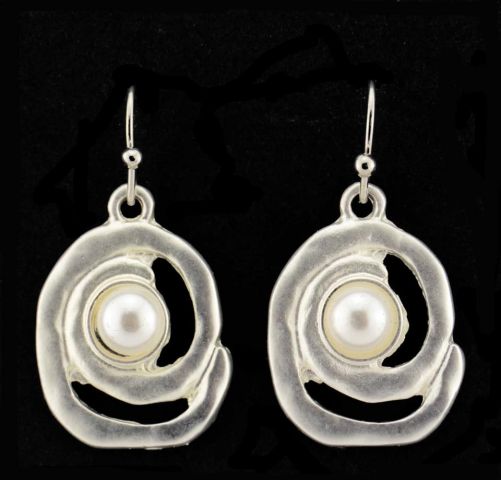PENDIENTES ESPIRAL PERLA CENTRO PLATEADO
