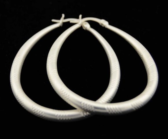 PENDIENTES AROS GRAB. MAT. OVAL PLATEADO