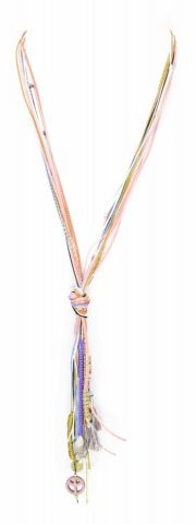 COLLAR LARGO Y NUDOS ROSA