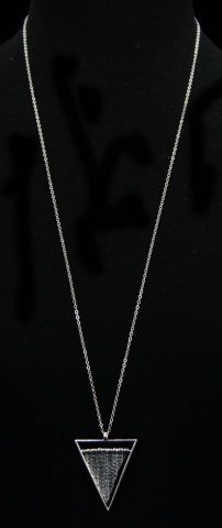 COLLAR COLG. TRIANGULO PALA