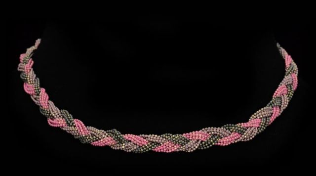 COLLAR TRENZA CADENA CORTO ROSA