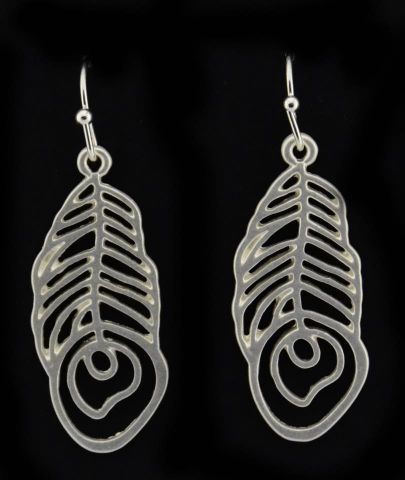 PENDIENTES PLUMA METAL PLATA