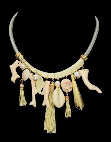 COLLAR CORALES BLANCOS