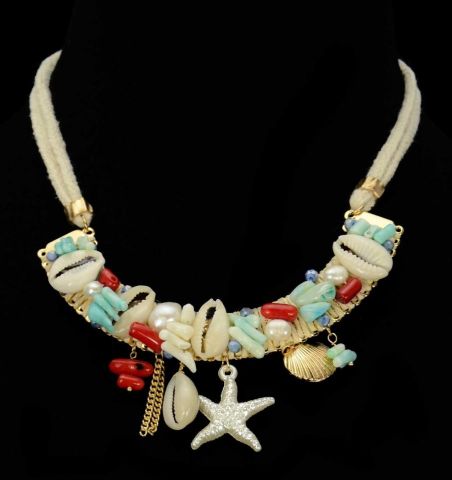 COLLAR MARINO CORTO PLANO