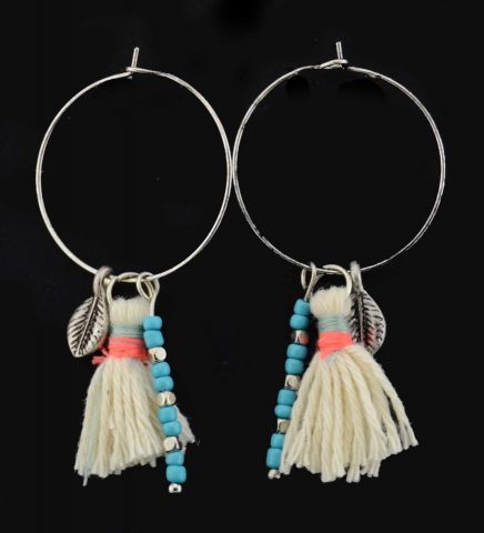 PENDIENTES ARO PLANO CON POMPON NATURAL