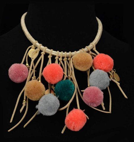 COLLAR CORTO MULTIPOM