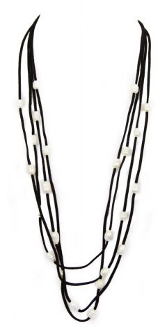 COLLAR PERLAS CUERO LARGO