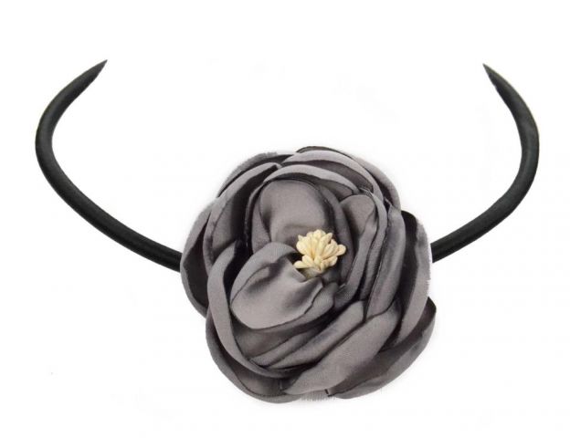 COLLAR FLOR BROCHE  GRIS