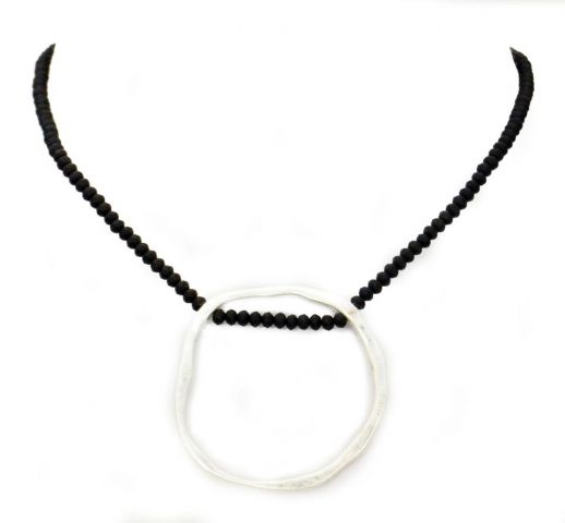 COLLAR CORTO CIRC. HUECO IR PLATEADO